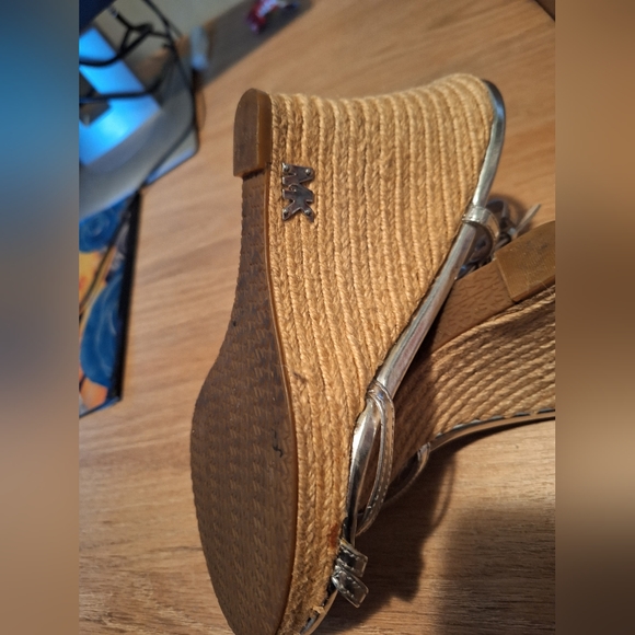 Micheal kors sandals - Picture 2 of 5